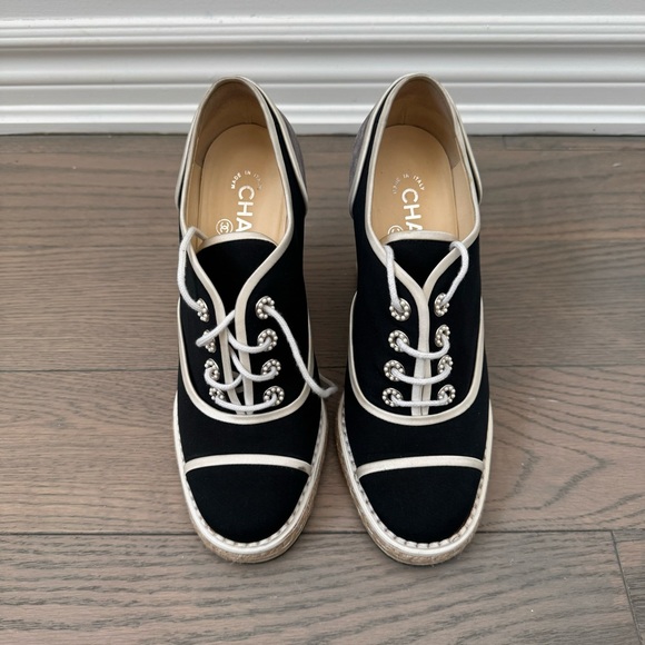 CHANEL Cruise 2016 Espadrille Wedges 39 Navy Canvas Faux Pearl Jute Trim Satin - Picture 2 of 12